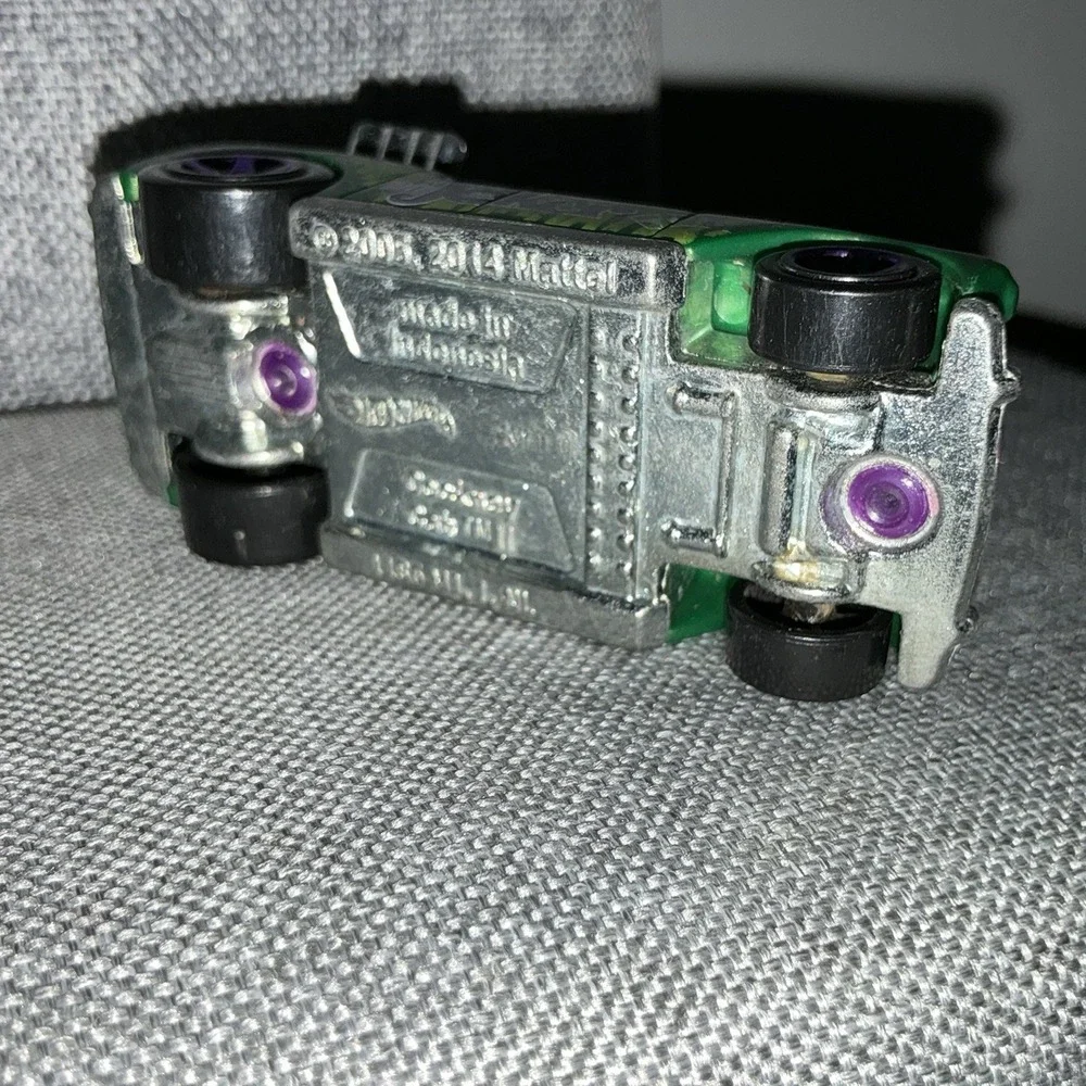Hot Wheels Batman Series Cockney Cab The‎ Joker DC Comics Green Purple 2014